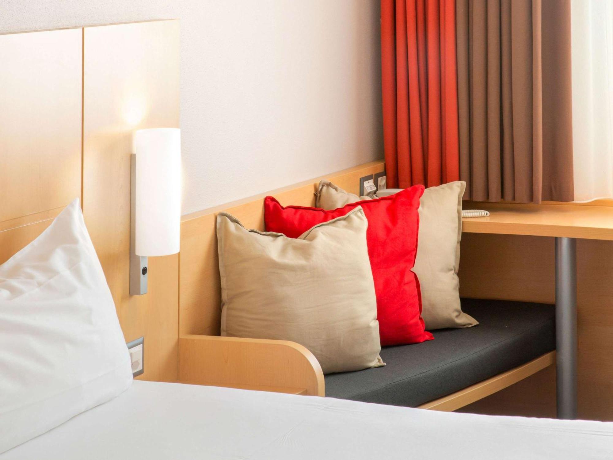 Ibis Lugano Paradiso Esterno foto